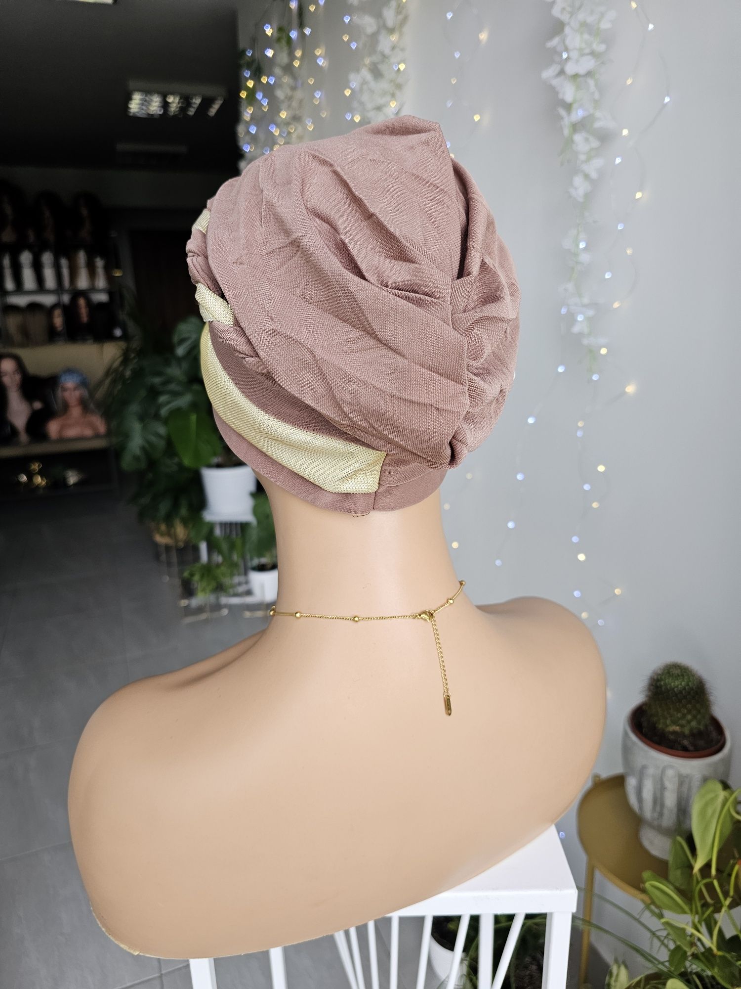 Ozdobny turban czapka chustka na głowę kawa że złotem Gabi
