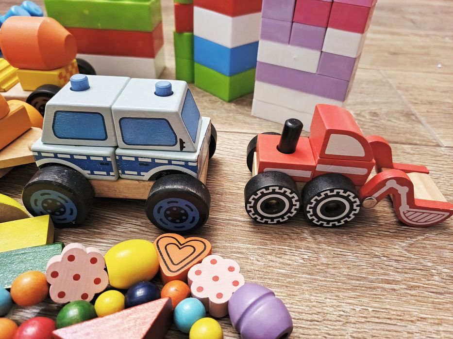 Klocki drewniane i samochody auta