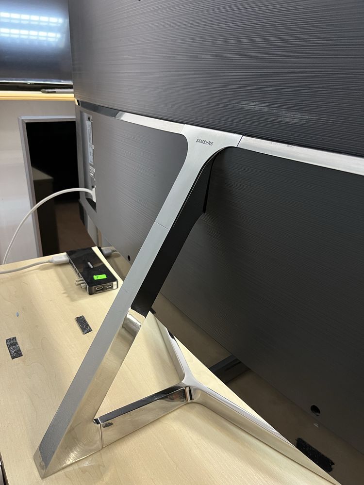 Samsung 55 Преміум 120Hz Квантова матриця вигнутий екран Звук 60Вт