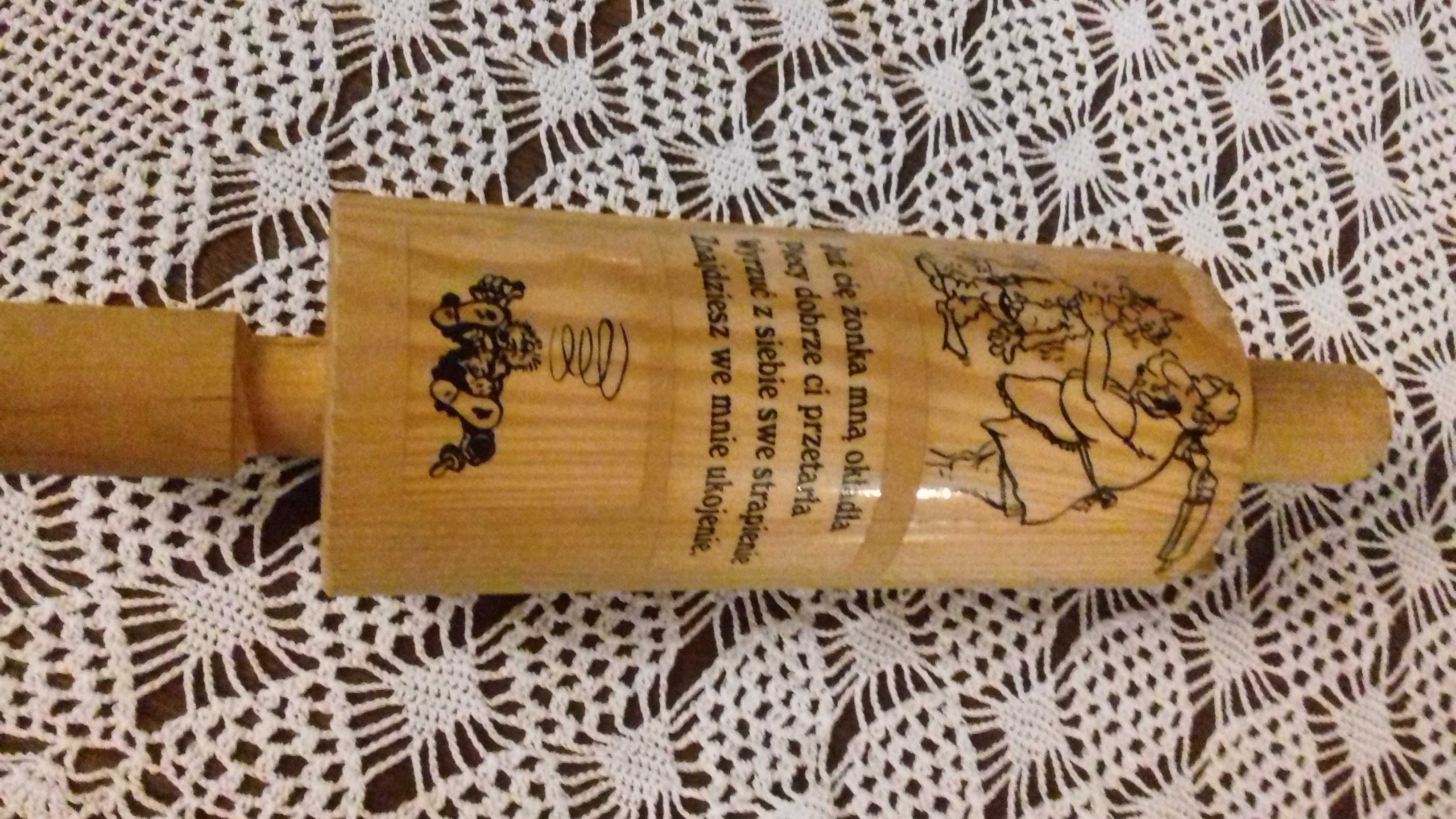 Wałek drewniany ze schowkiem na butelkę okolicznościowy prezent wesele