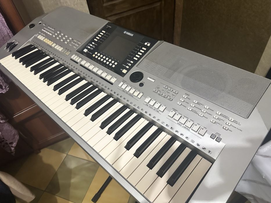 Продам Синтезатор