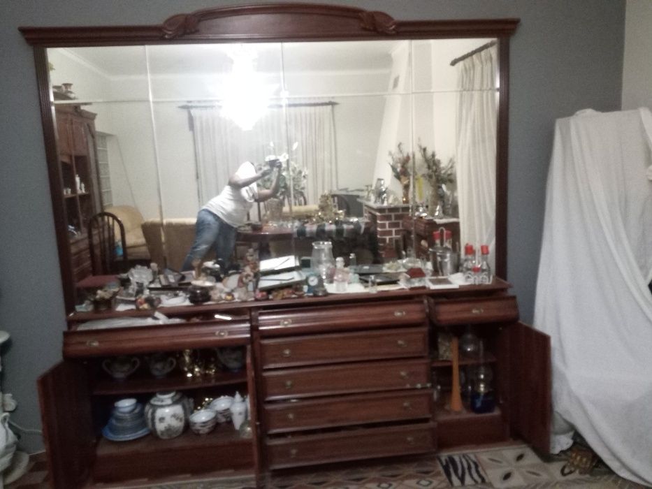 Móvel de sala aparador e espelho