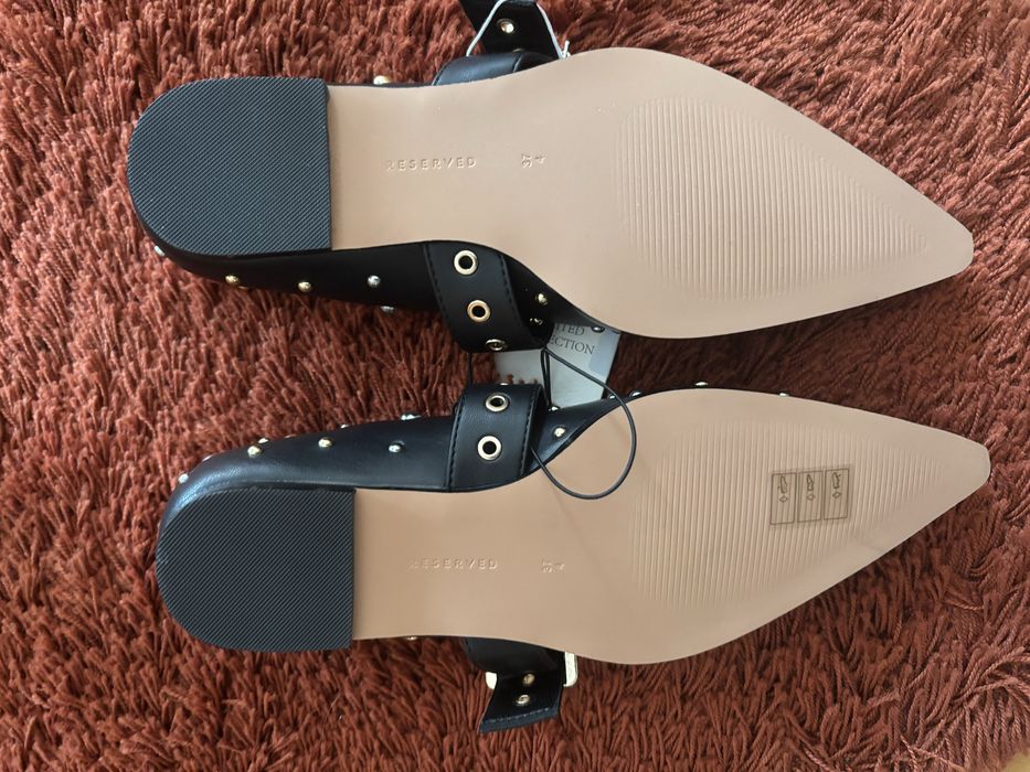 Baleriny z ćwiekami Reseved