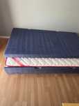 Cama dupla com gaveta e 2 colchoes