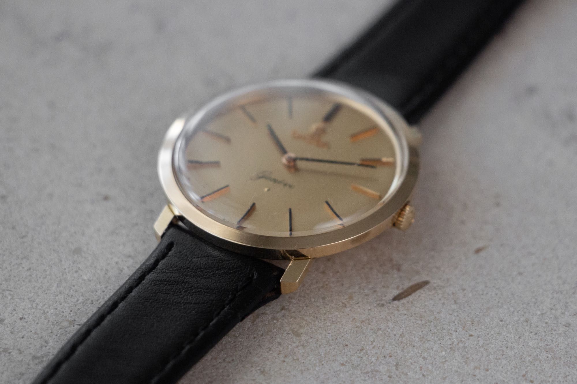Relógio Omega Genève em ouro