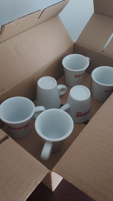 Chávenas de café de marca de café. Novas.