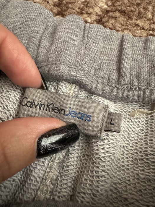 Оригінальні жіночі шорти Calvin Klein (L)