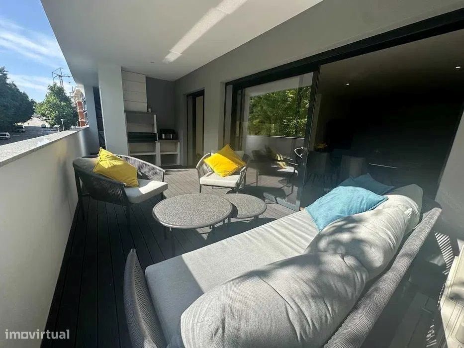 Luxuoso Apartamento T4 Mobiliado com Piscina Aquecida e Churrasquei...