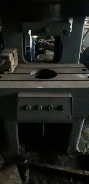 Продам прес пневмомеханічний кривошипний К2130А