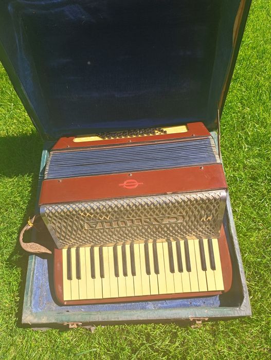 Sprzedam zabytkowy akordeon Cantulia