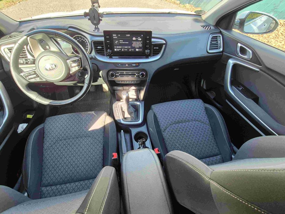 Ładny crossover Kia X ceed