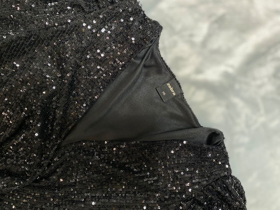 Стильна сукня з паєтками