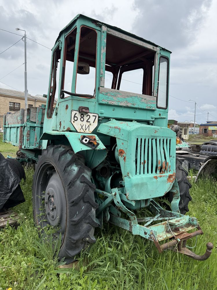 Продам по запчастях трактор т16