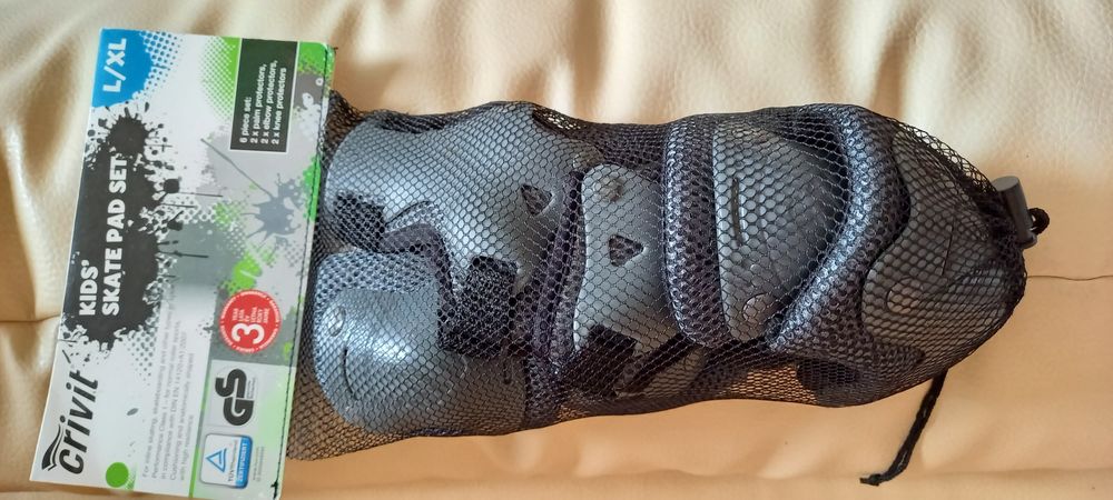 Pakiet Fotelik samochodowy Ferrari Kask Delta XS 52 - 57 + odzież 15kg