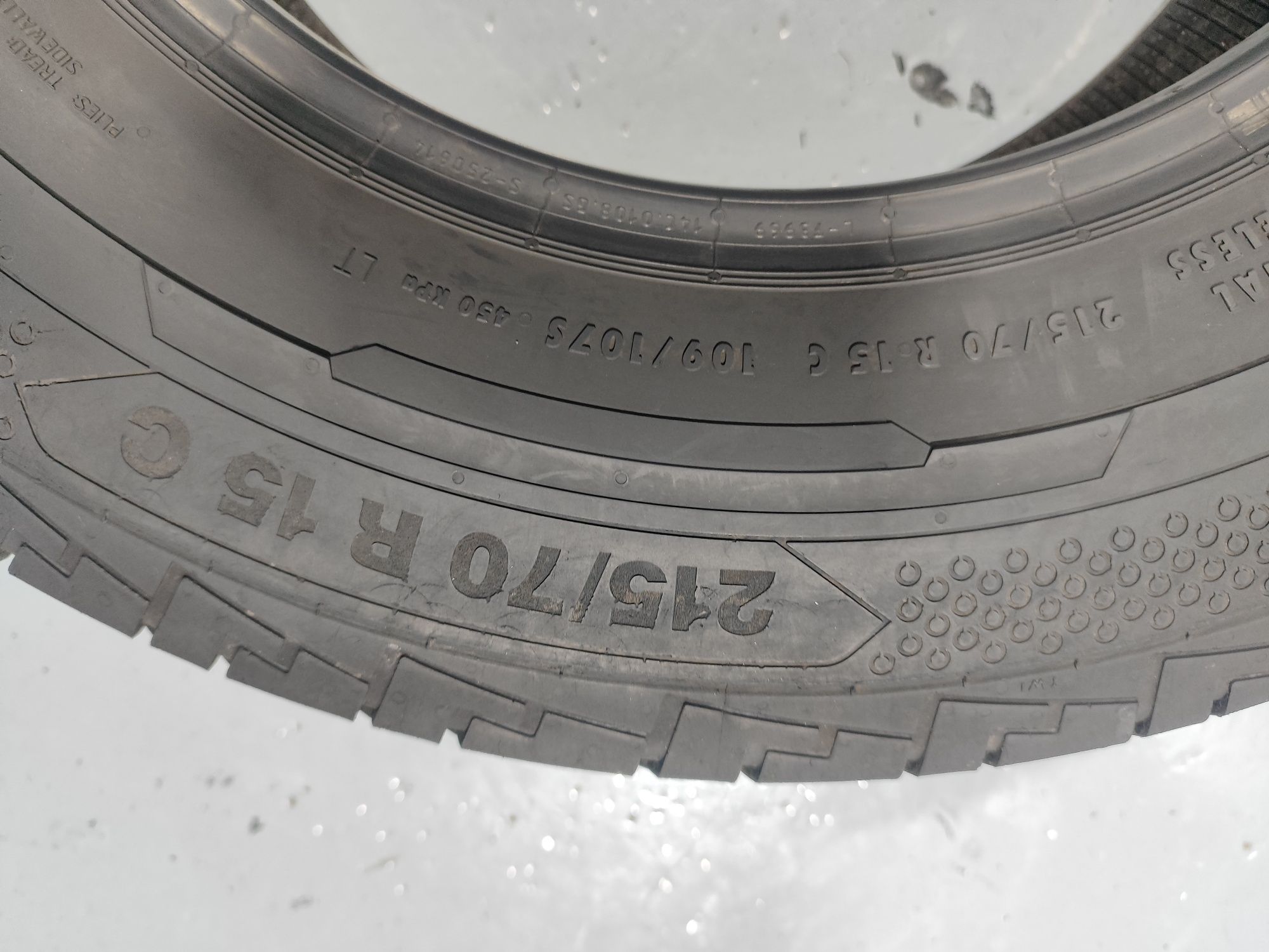 2 pneus semi novos 215-70R15 C - Continental - Oferta dos Portes