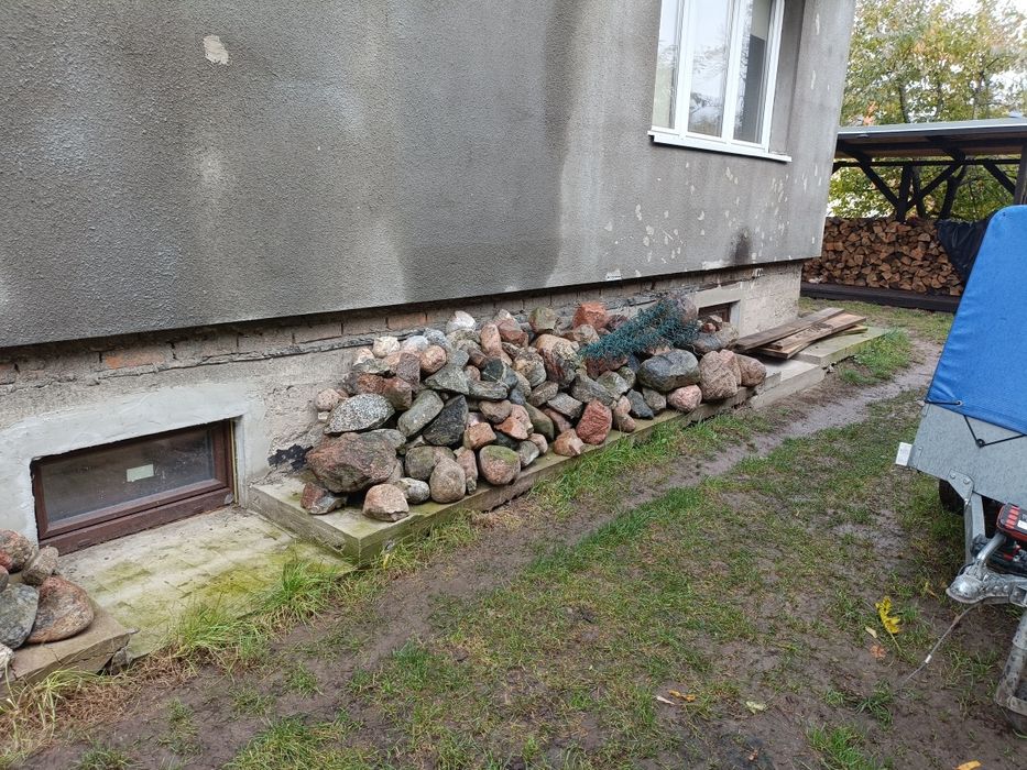 Kamienie po oczku wodnym