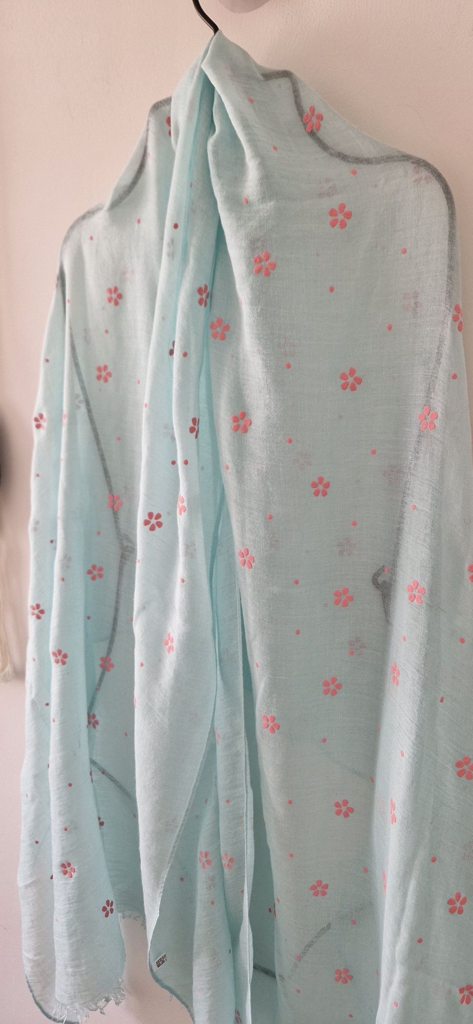 Delikatna chusta szal floral scarf w pastelowych barwach- bawełna i wi