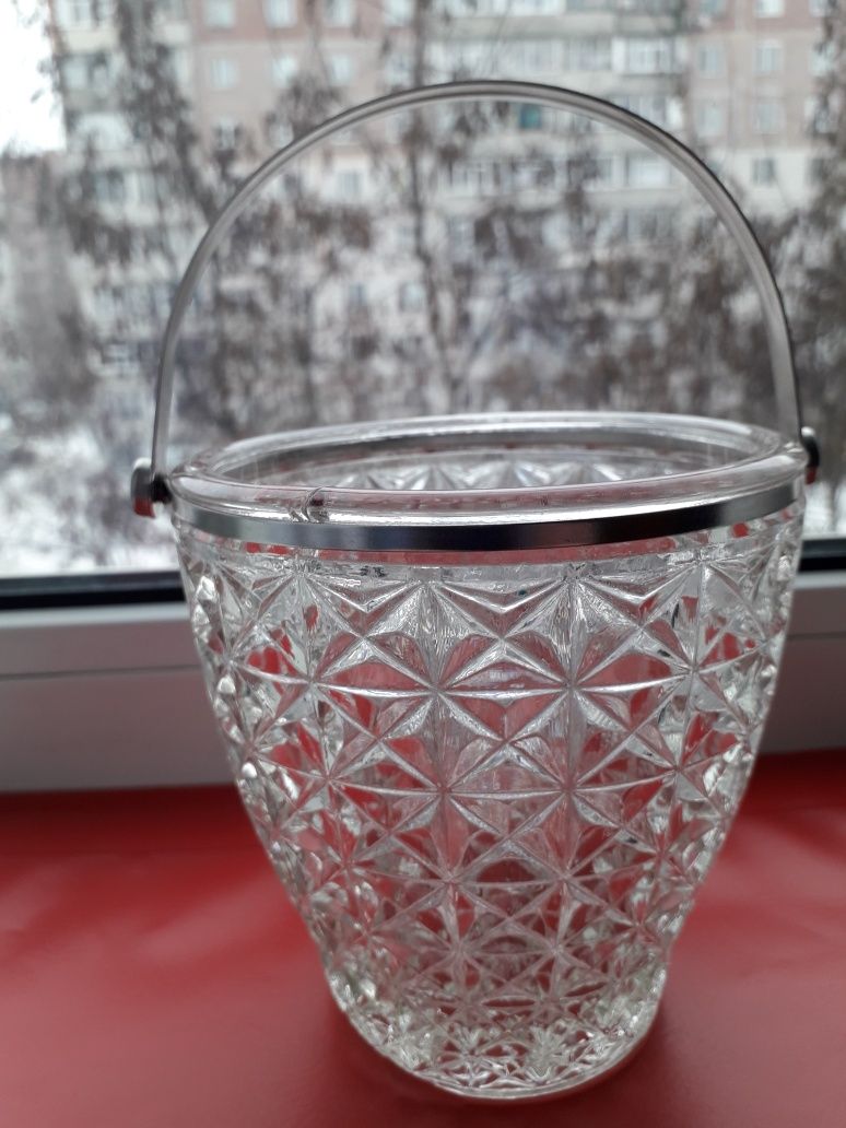 Конфетница, ваза с металлической ручкой, СССР, новая.