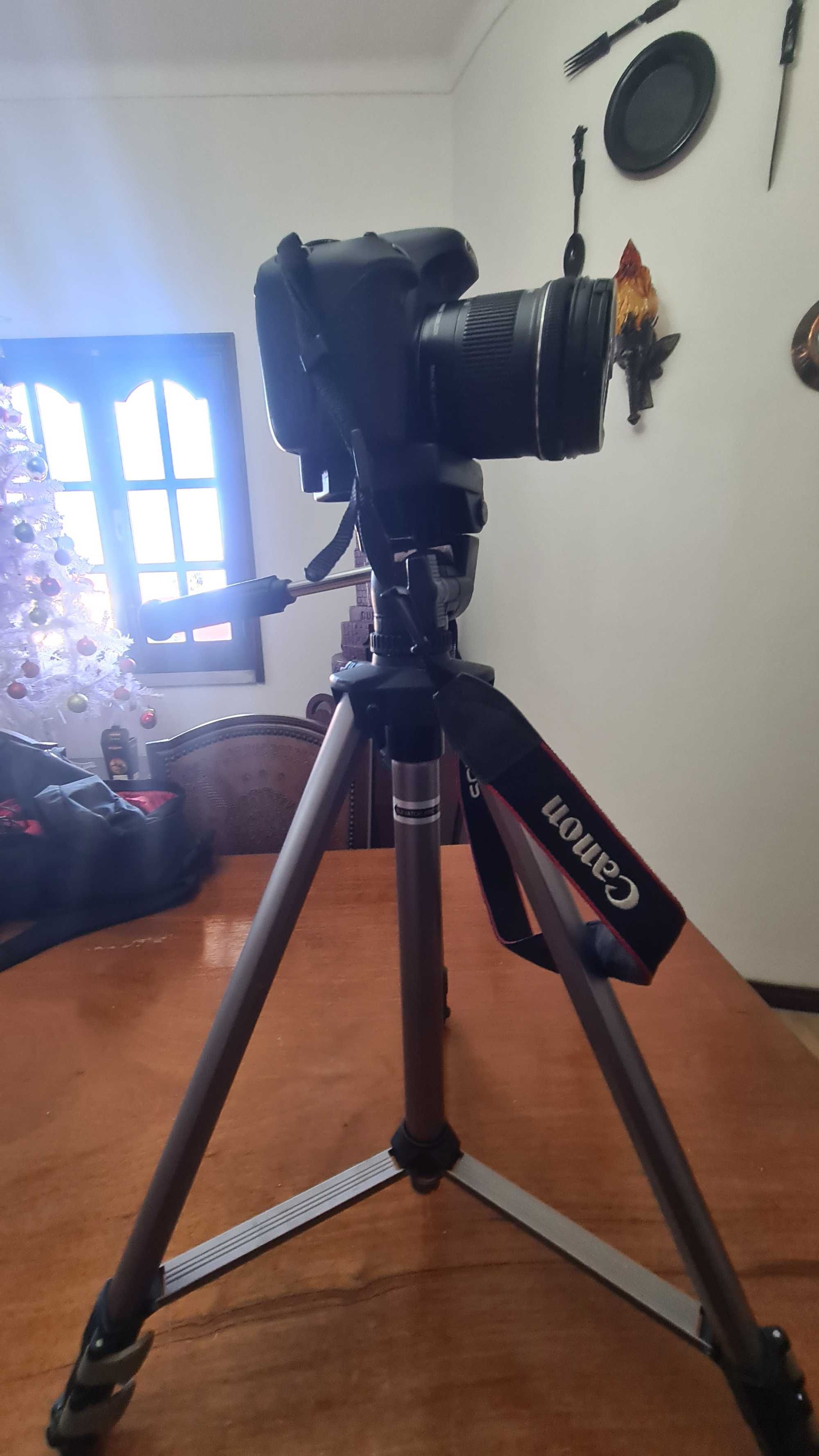 Máquina fotográfica Canon EOS 800D