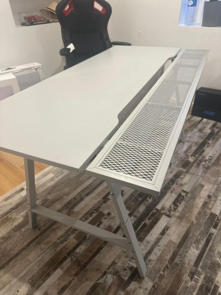 Secretaria ou mesa para jogos