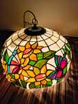 Lampa witrażowa wisząca Tiffany motyw kwiatowy