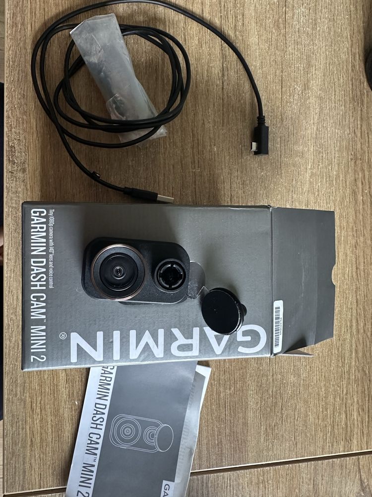 Wideorejestrator Garmin Dash Cam Mini 2 + karta microSD