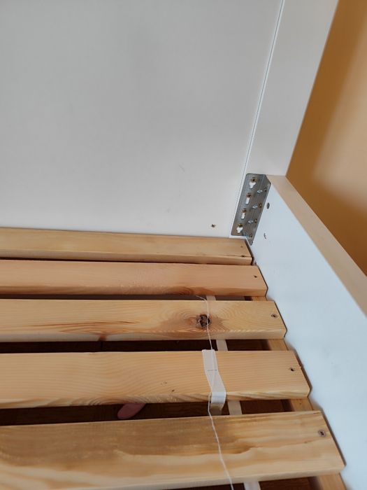 Łóżko 180x200 z stelażem i materacem