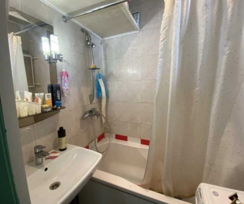 Продам 3-комнатную крупногабаритную квартиру в Центре Каменского. Ir