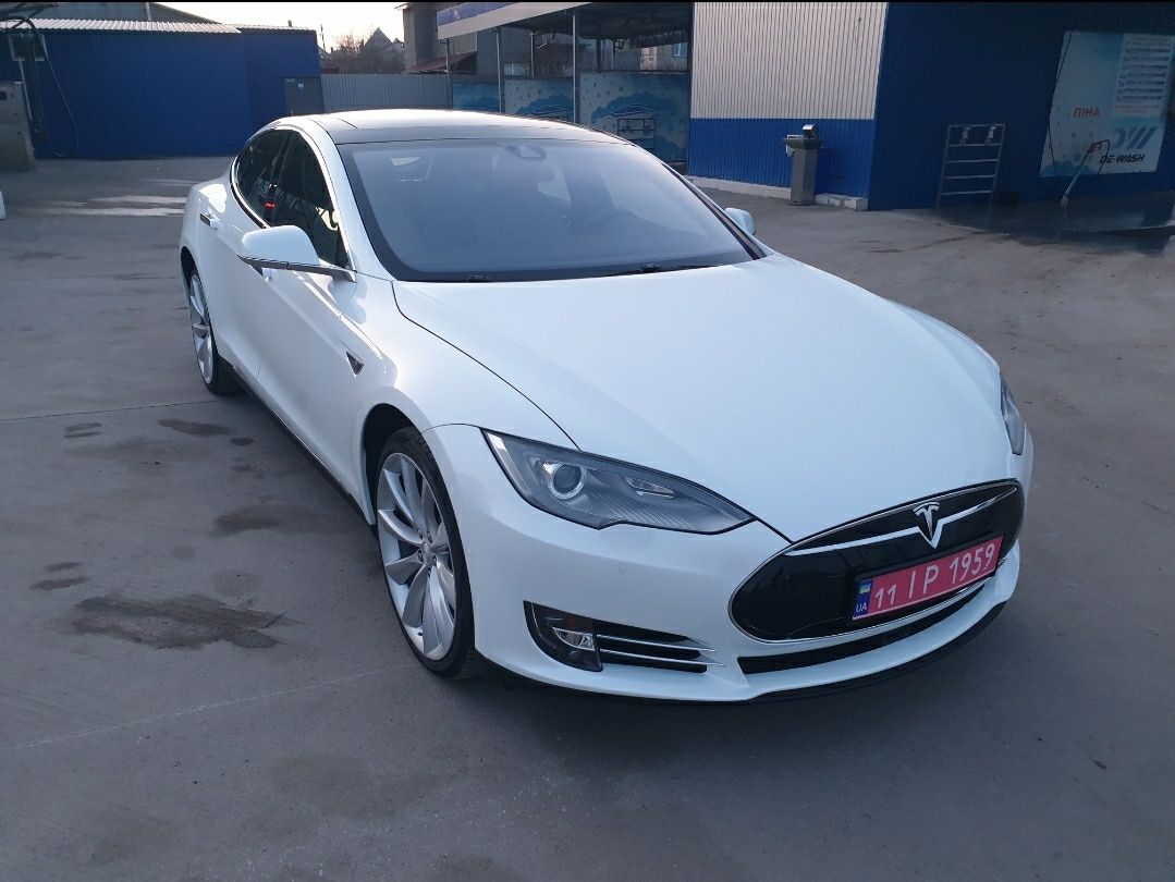 Tesla Model S 85D 4WD 2015 Белая! Новая!