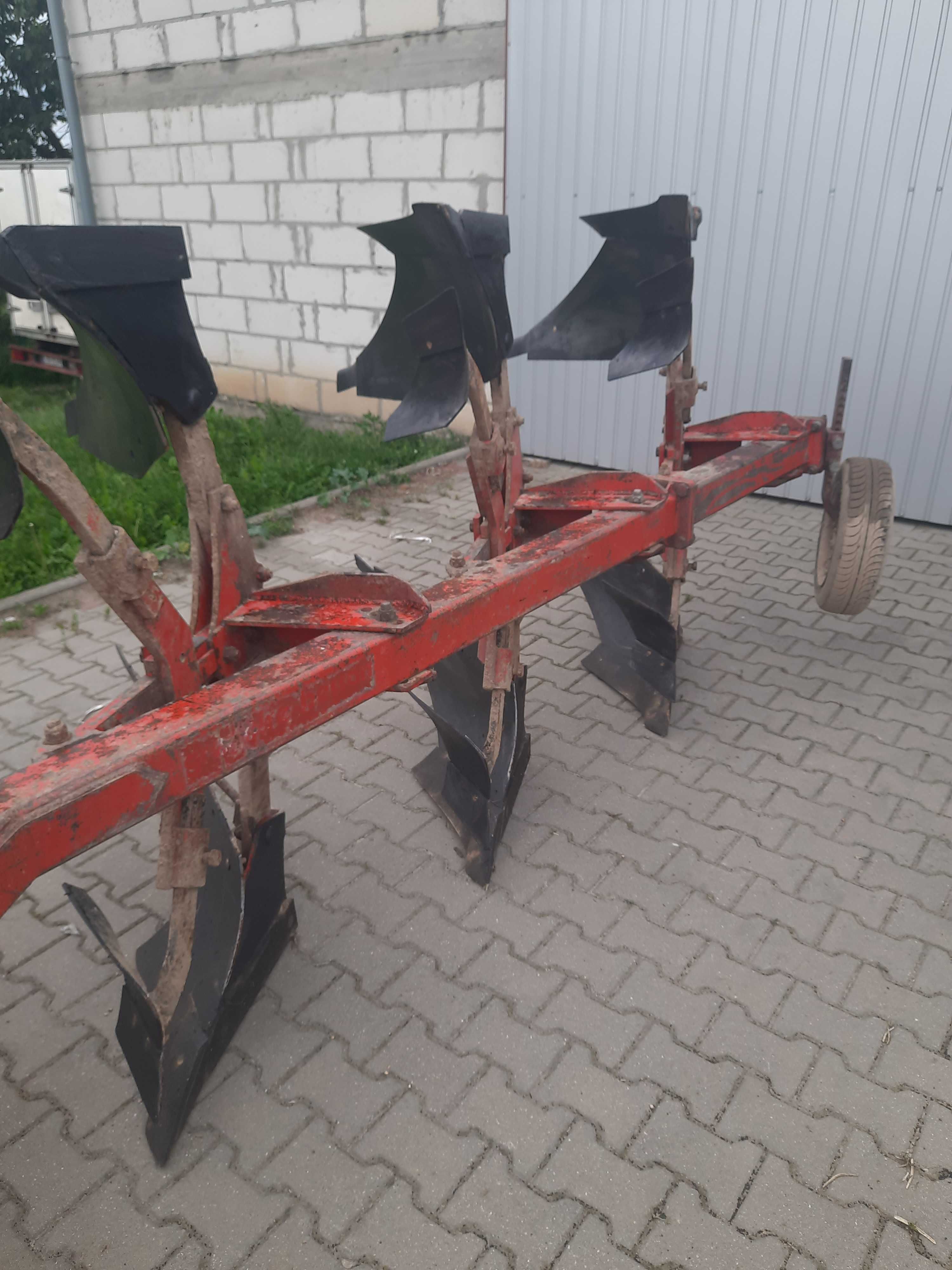 Pługi Gregoire Besson 3+1