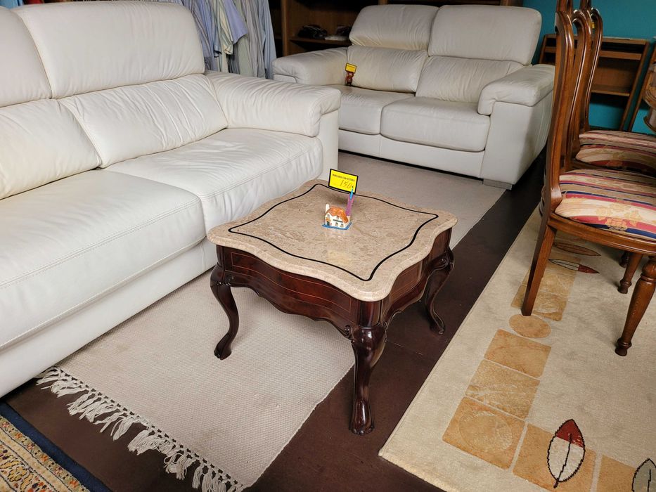 Mesa de centro quadrada em madeira com tampo em pedra - óptim