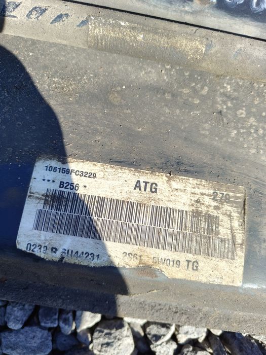 Wózek zawieszenie sanki wachacz Ford Fiesta mk6 2006