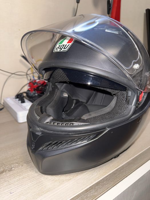 Продам мотошлем agv