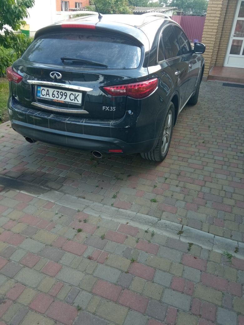 Infinity FX35 друге покоління семиступка автомат