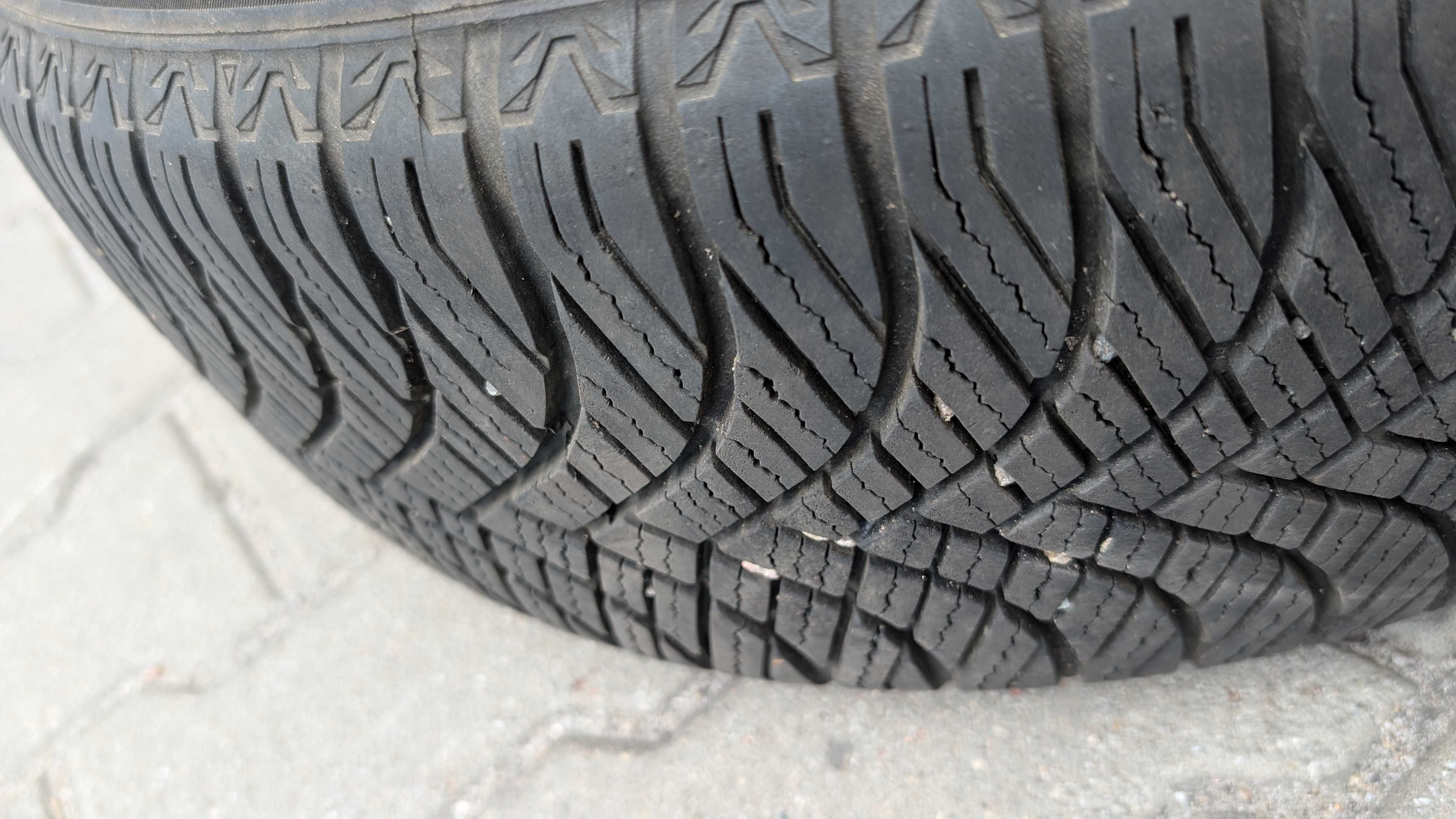 Opony wielosezonowe Goodride 205/50R17 z 2023r