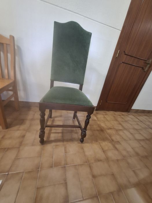 Cadeiras em madeira