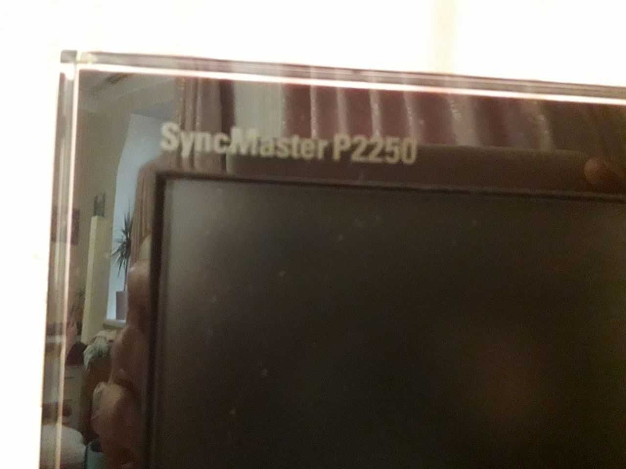 Монитор Samsung P2250