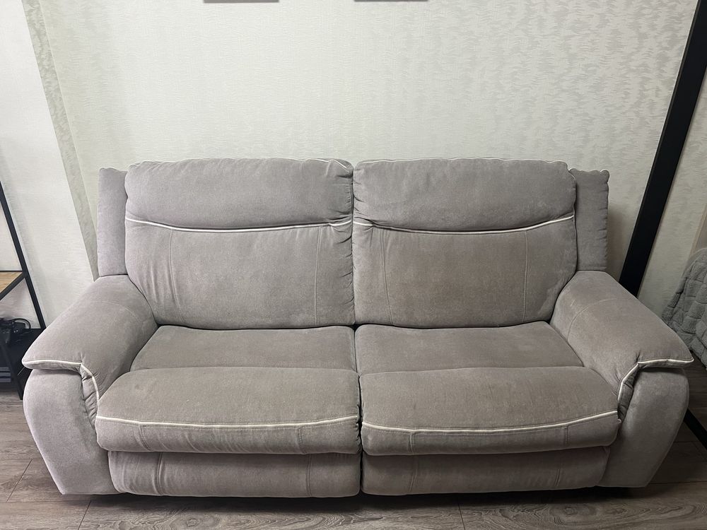 ТЕРМІНОВО! Продам двомісний диван. Терміново!!!