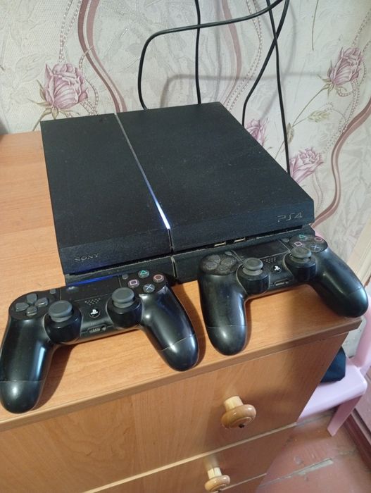 Продам Sony PS4 slim.