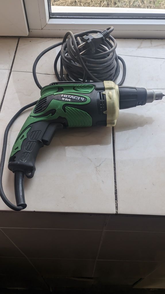 Продам електричний шуруповерт Hitachi
