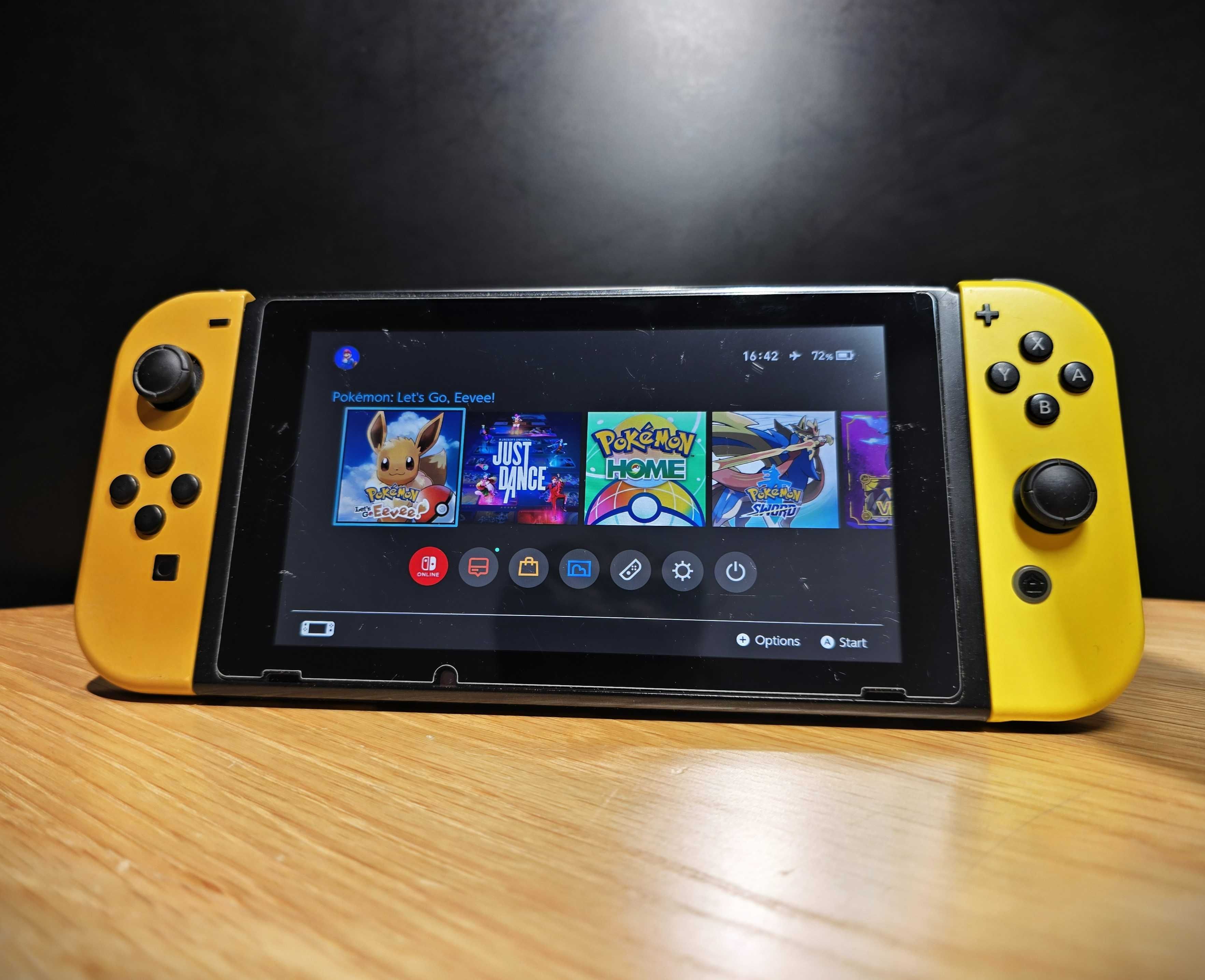 Komplet Konsola nintendo switch pokemon eevee pikachu pokeball