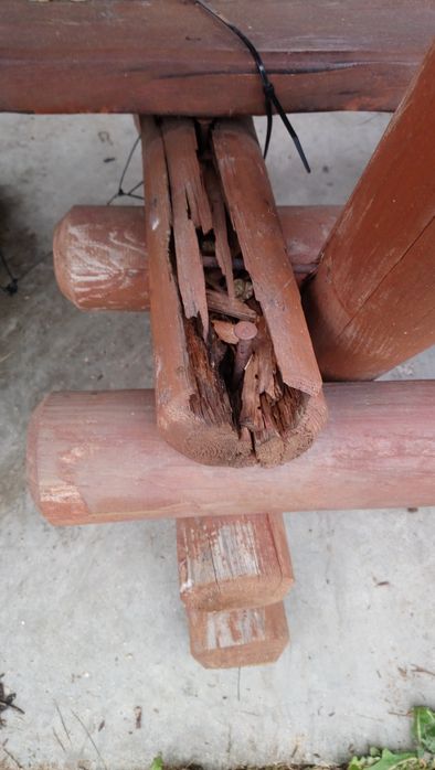 Meble ogrodowe z litego drewna do renowacji