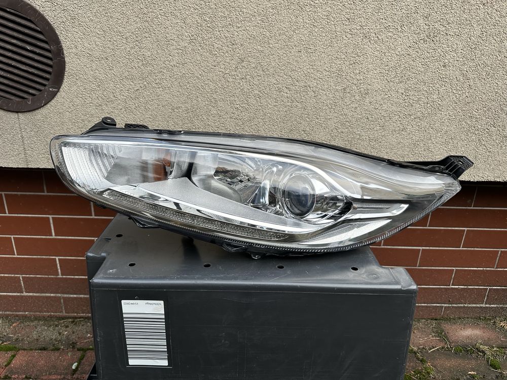Lampa lewa Ford Fiesta MK7 lift OEM