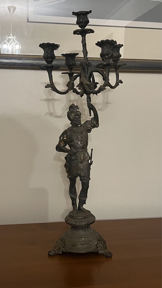 Candelabro em latão 5 lumes com Militar Soldado Romano