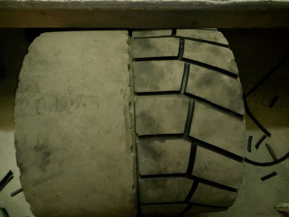 Шини. Нарізка протектора. Поглиблення протектора.