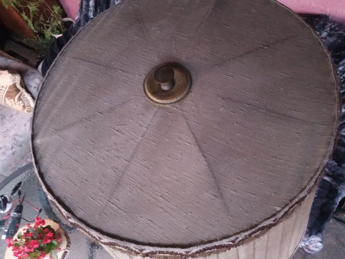 Lampa stojąca na trójnogu  z abażurem