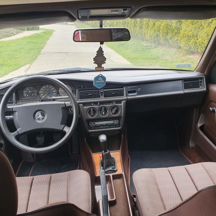 Sprzedam  pilnie Mercedesa w190