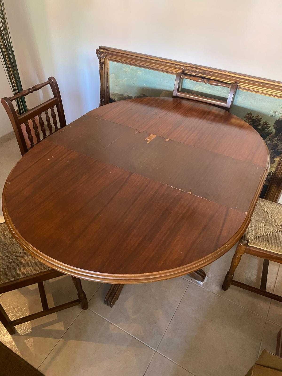 Mesa de refeições com 4 cadeiras