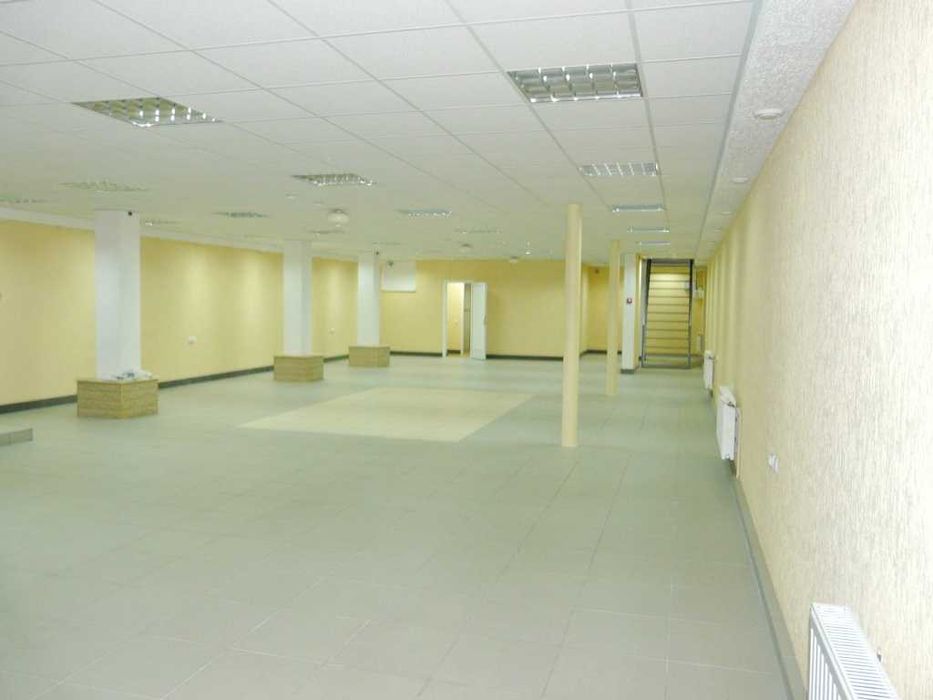 Продам комплекс торгових приміщень в самому центрі міста.