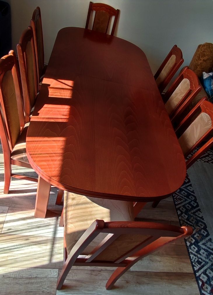 Zestaw sofa, stół i 8 krzeseł
